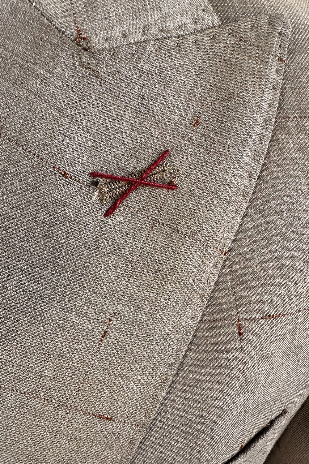 ABITO DOPPIOPETTO FANTASIA SABBIA CON INSERTI BORDEAUX