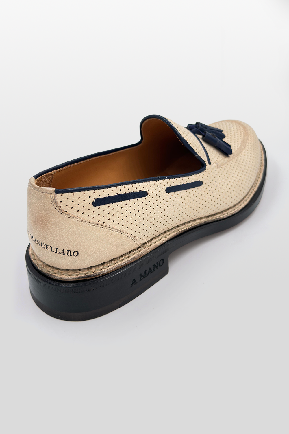 MOCASSINO ESTIVO IN BUFALO FORATO