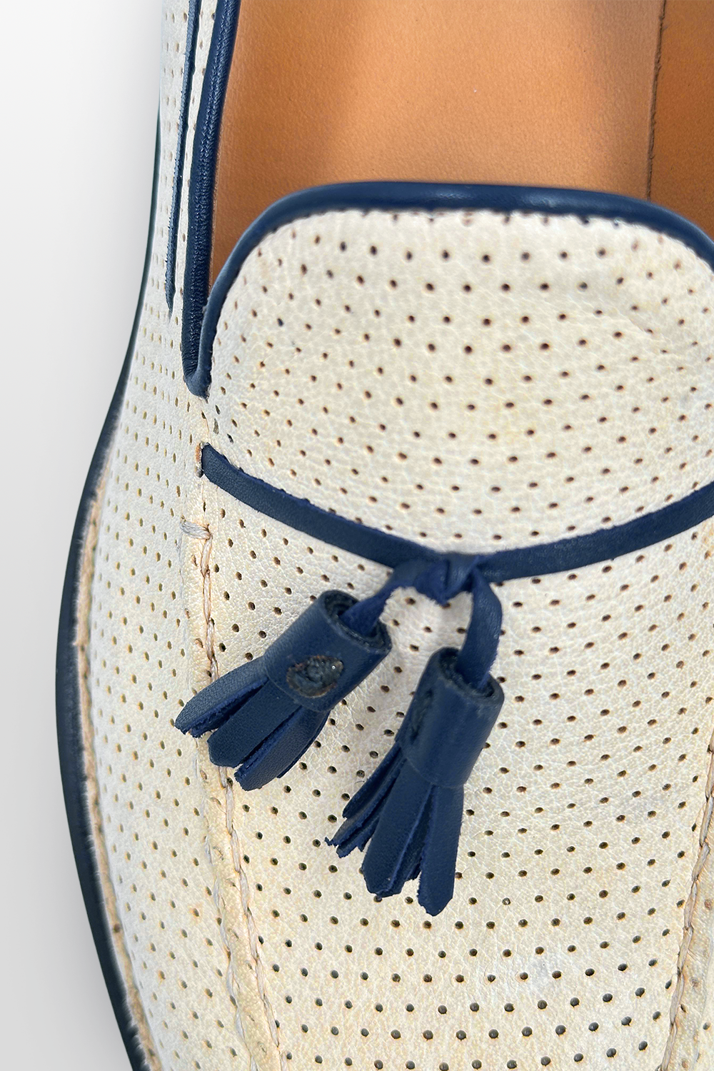 MOCASSINO ESTIVO IN BUFALO FORATO