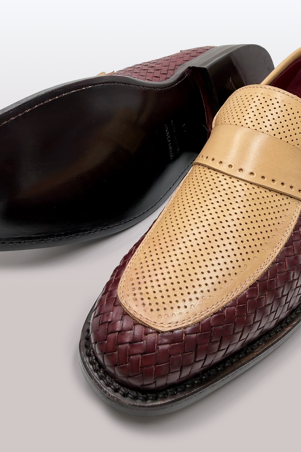 MOCASSINO IN PELLE INTRECCIATA & PELLE TRAFORATA